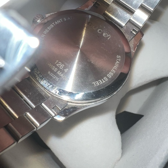 Gucci G-timeless Watch in silver with a black face - Picture 2 of 3